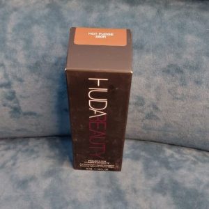 HUDA BEAUTY Hot fudge 650 R